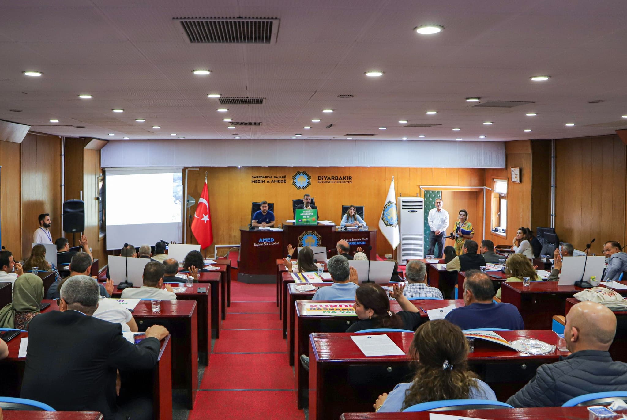 Eşbaşkan Hatun: Yaşamın her alanında dilimizi kullanacağız