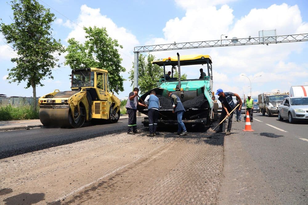 Yol bakım ekipleri sahada çalışmalarını sürdürüyor