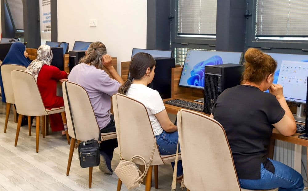 Görme engellilere yönelik temel bilgisayar eğitimi başladı