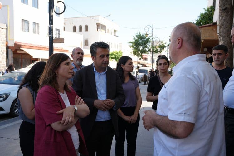 Eşbaşkanlardan Gazi Caddesi esnafına ziyaret: Ortak yaşam alanları korunmalı 9
