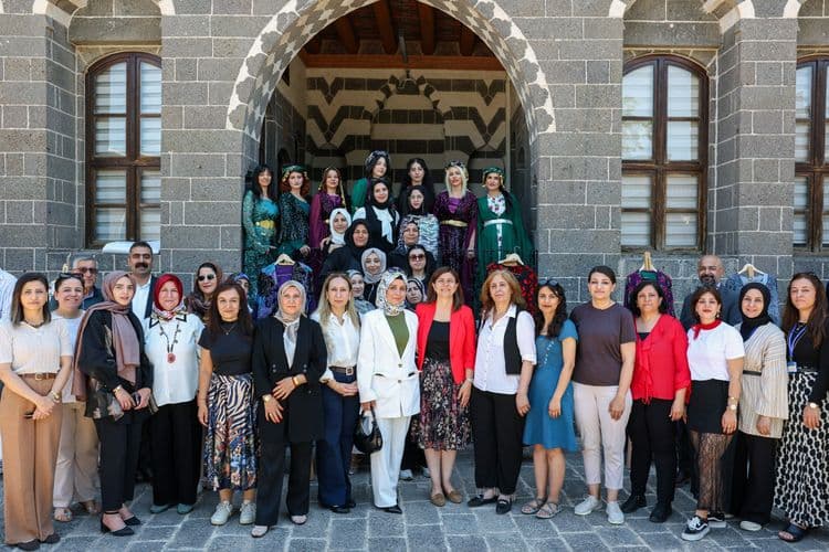‘Kumaşın Hafızası’ sergisi açıldı 14