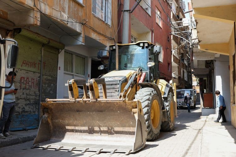 Bağlar’da ortak mücadeleyle metruk yapılar yıkılıyor 3