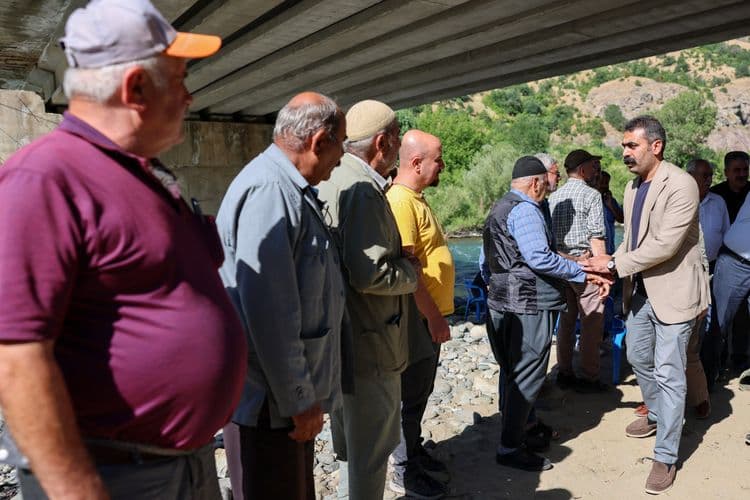 Eşbaşkan Hatun, Sarım Çayı'ndaki arama çalışmalarını yerinde inceledi 4