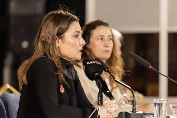 ‘Ortadoğu’da barışın imkânları’ panelde değerlendirildi 1