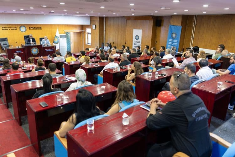 Diyarbakır Büyükşehir Belediyesi binasında deprem ve yangın tatbikatı 5