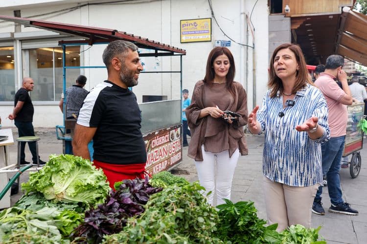 Eşbaşkan Bucak, Gazi Caddesi esnafını ziyaret etti 12