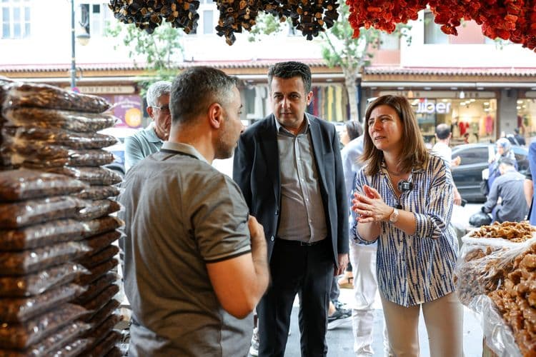 Eşbaşkan Bucak, Gazi Caddesi esnafını ziyaret etti 16