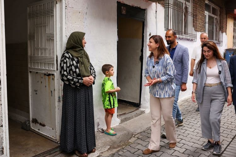 Eşbaşkan Bucak, Gazi Caddesi esnafını ziyaret etti 18