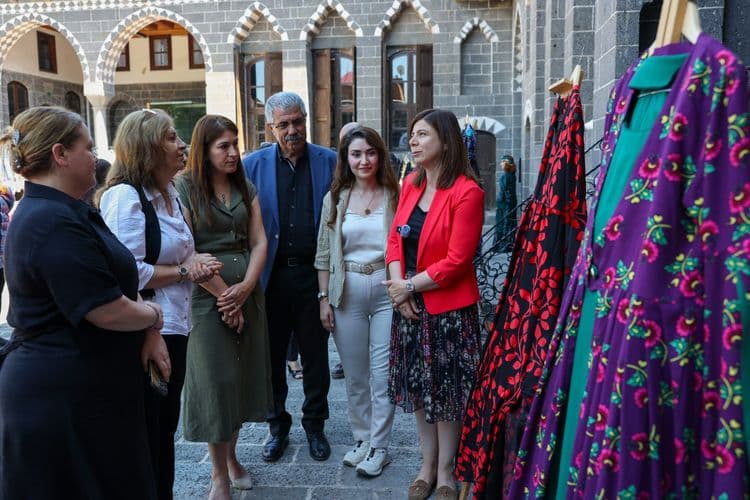‘Kumaşın Hafızası’ sergisi açıldı 22