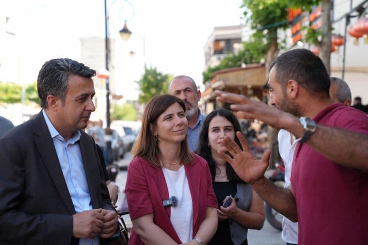 Eşbaşkanlardan Gazi Caddesi esnafına ziyaret: Ortak yaşam alanları korunmalı 11