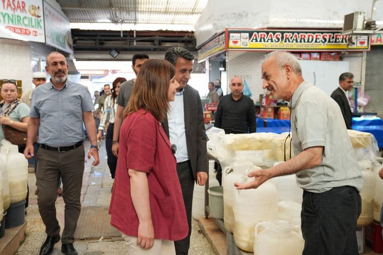 Eşbaşkanlardan Gazi Caddesi esnafına ziyaret: Ortak yaşam alanları korunmalı 13