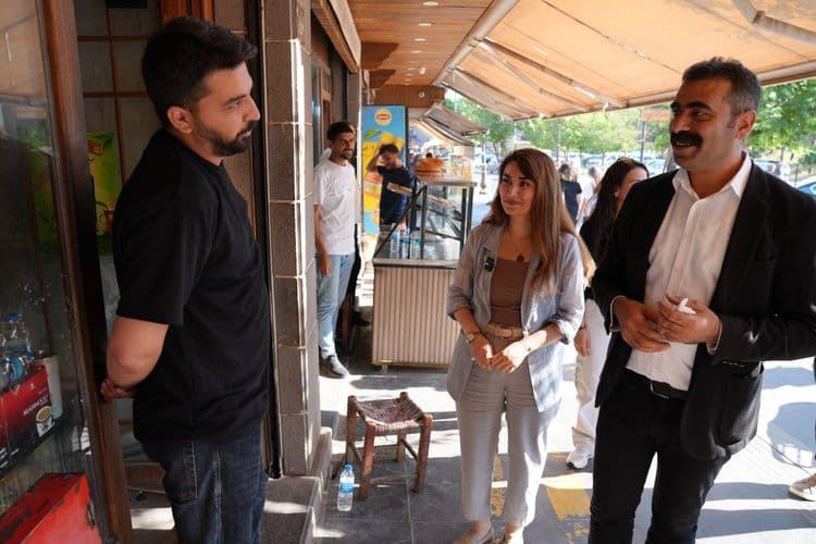 Eşbaşkanlardan Gazi Caddesi esnafına ziyaret: Ortak yaşam alanları korunmalı 14