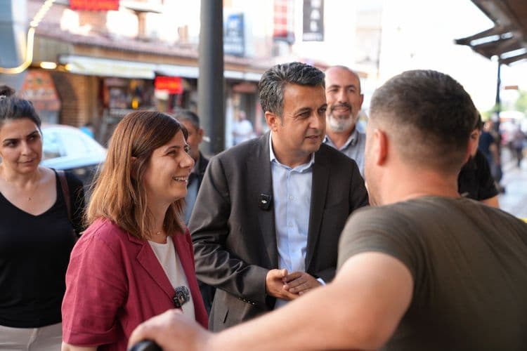 Eşbaşkanlardan Gazi Caddesi esnafına ziyaret: Ortak yaşam alanları korunmalı 17