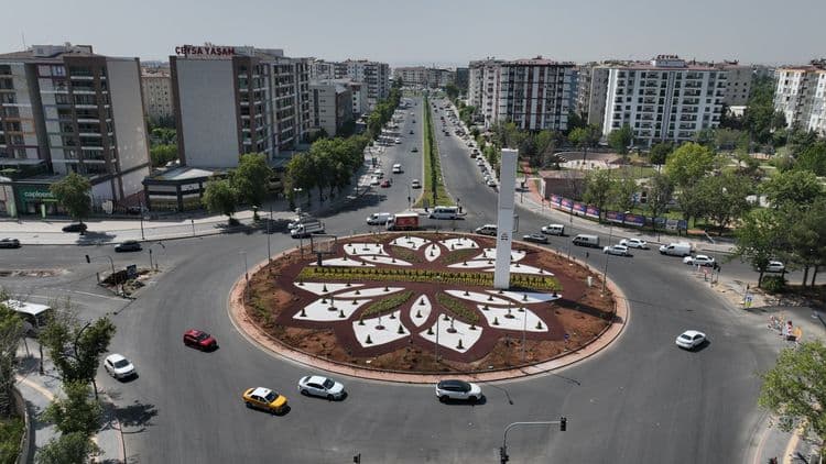 Fırat Bulvarındaki kavşak kurakçıl peyzajla yenilendi