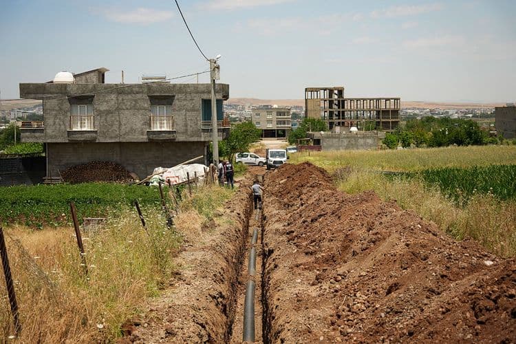 DİSKİ, Bismil Kooperatif Mahallesi'ne 10 bin metrelik kanalizasyon şebekesi döşüyor 1