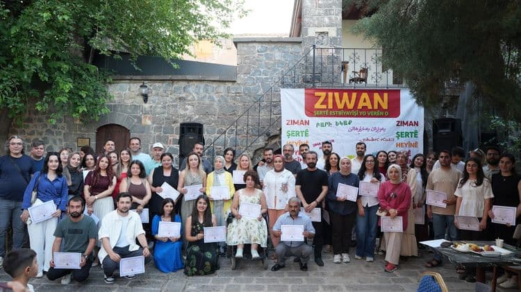 Dil kurslarını tamamlayan kursiyerler belgelerini aldı 1
