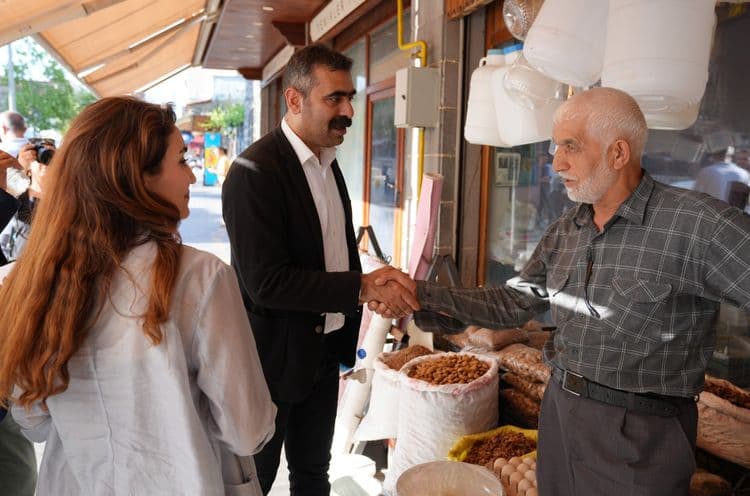 Eşbaşkanlardan Gazi Caddesi esnafına ziyaret: Ortak yaşam alanları korunmalı 23