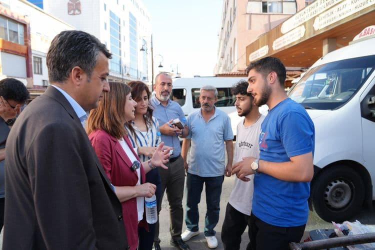 Eşbaşkanlardan Gazi Caddesi esnafına ziyaret: Ortak yaşam alanları korunmalı 25
