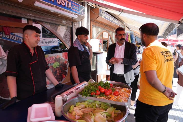 Eşbaşkanlardan Gazi Caddesi esnafına ziyaret: Ortak yaşam alanları korunmalı 2