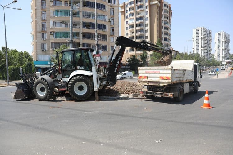 Fırat Bulvarındaki kavşak kurakçıl peyzajla yenilendi 6