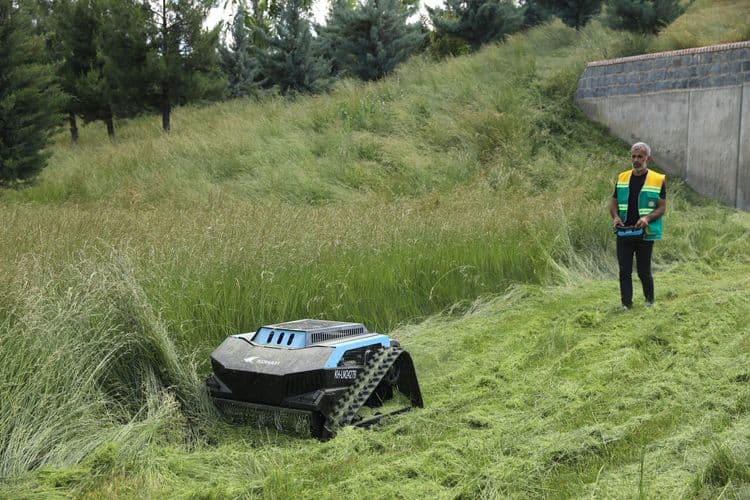 Yeni nesil ot biçme robotları sahada 4