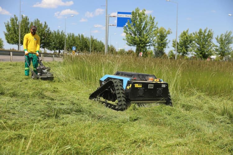 Yeni nesil ot biçme robotları sahada 5