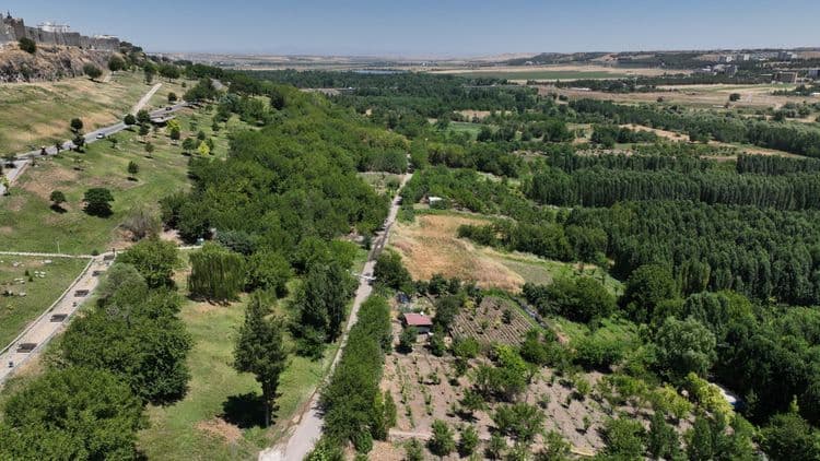 Hevsel Bahçeleri’ne temiz su sağlayan kanal tamamlandı 2