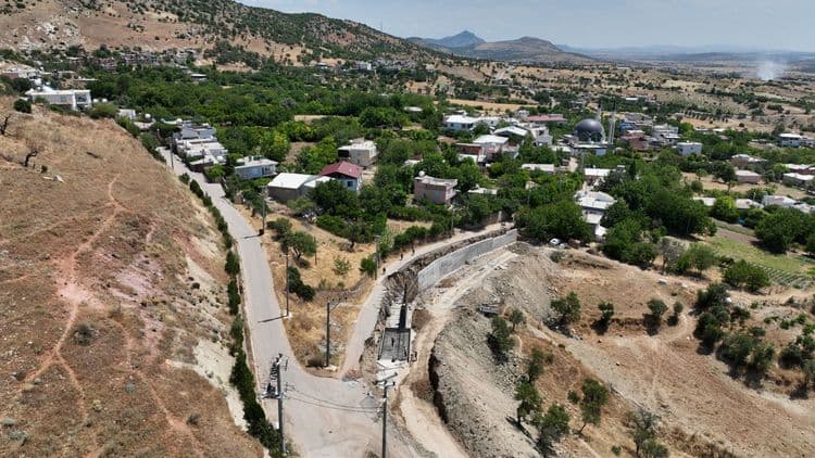 Kırsal mahalle yolları yenileniyor 3