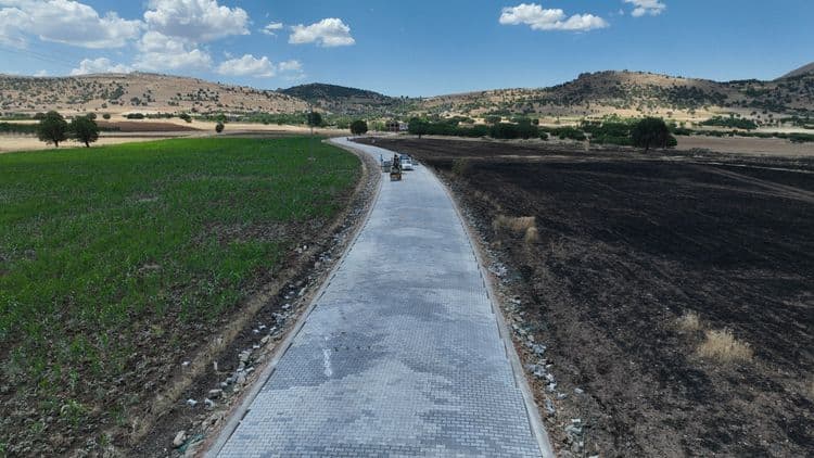 Kırsal mahalle yolları yenileniyor 8