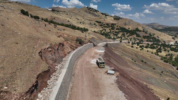 Kırsal mahalle yolları yenileniyor 11