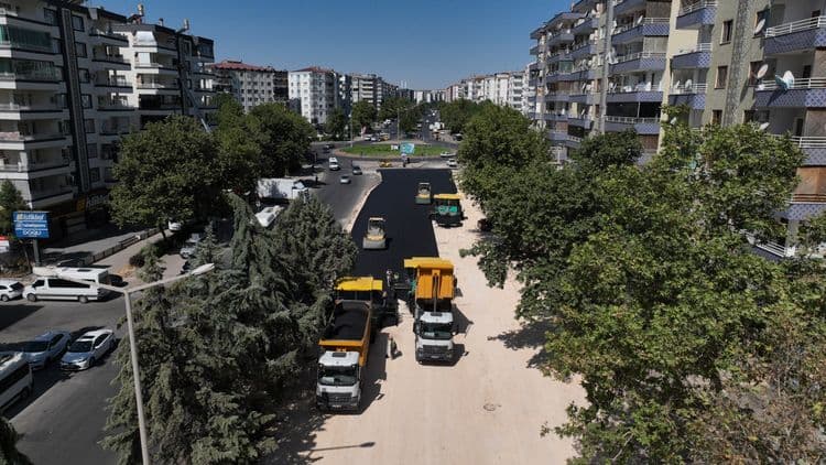 Fırat Bulvarı’nın ikinci etabında asfalt serimi başladı 3