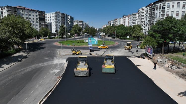 Fırat Bulvarı’nın ikinci etabında asfalt serimi başladı 4