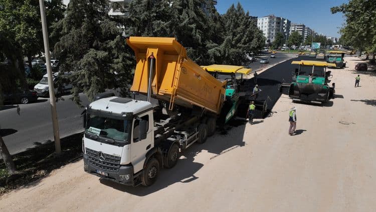 Fırat Bulvarı’nın ikinci etabında asfalt serimi başladı 5