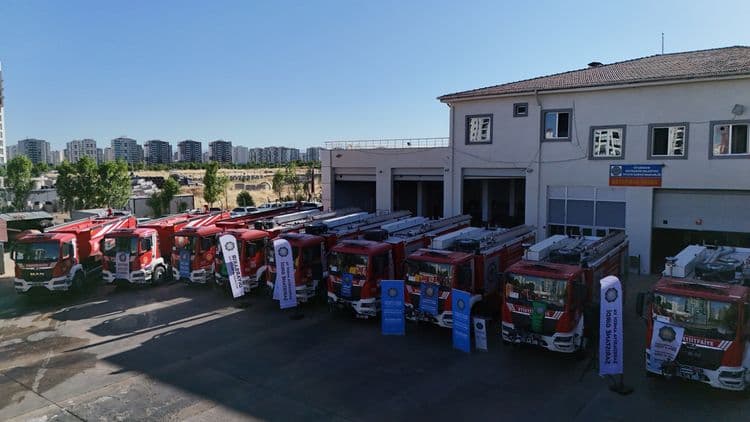 İtfaiye filosuna 20 yeni araç: Halk için yatırımlara devam edeceğiz 18