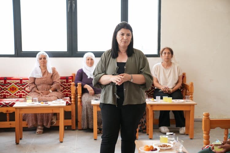 Eşbaşkanlar Kocaköy’de kadınların taleplerini dinledi 10