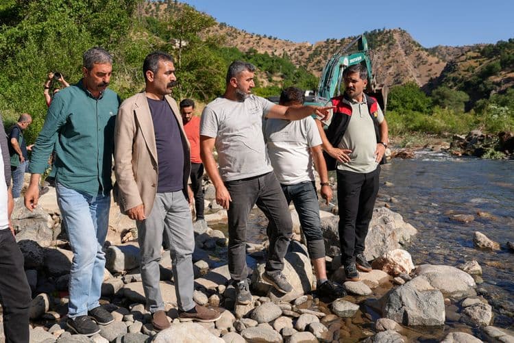 Eşbaşkan Hatun, Sarım Çayı'ndaki arama çalışmalarını yerinde inceledi 8