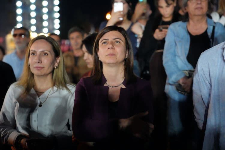 Eşbaşkan Bucak, halk konserine katıldı 6