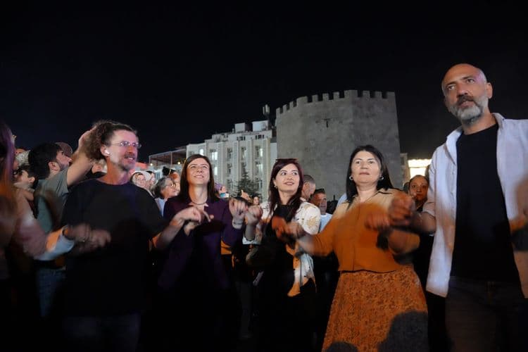 Eşbaşkan Bucak, halk konserine katıldı 9