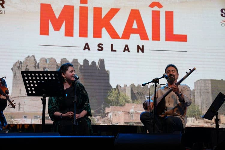 Eşbaşkan Bucak, halk konserine katıldı 10