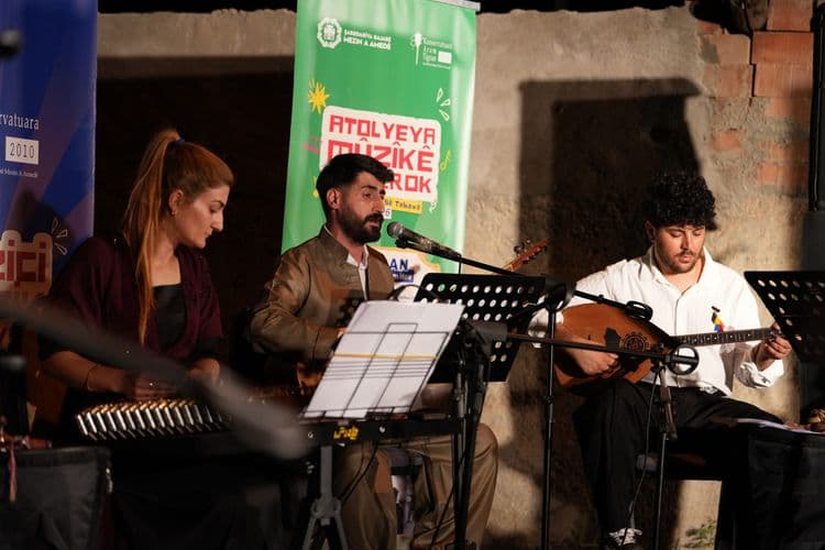 Kervanpınarlı çocukların müzik yolculuğu sahneye taşındı 4