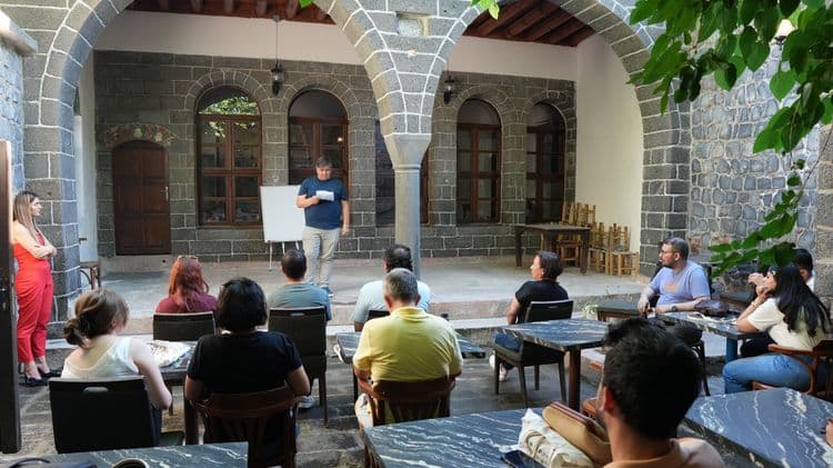 Dil kurslarını tamamlayan kursiyerler belgelerini aldı 2