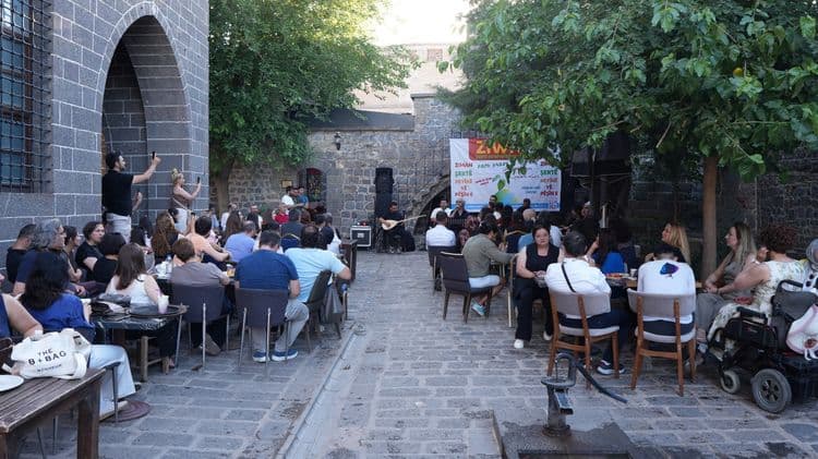 Dil kurslarını tamamlayan kursiyerler belgelerini aldı 4