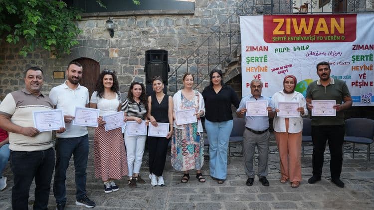 Dil kurslarını tamamlayan kursiyerler belgelerini aldı 5