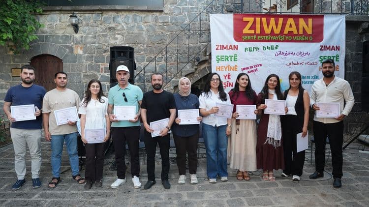 Dil kurslarını tamamlayan kursiyerler belgelerini aldı 7