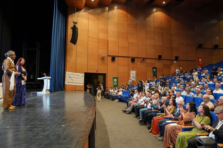 Eşbaşkan Hatun: Kürtçe yaşamın her alanında hak ettiği statüye kavuşmalı 5