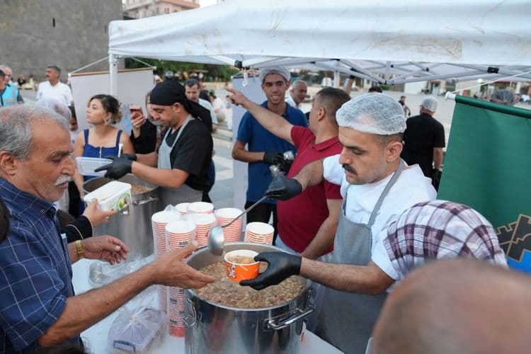 10 bin aşure dayanışmayla paylaşıldı 4