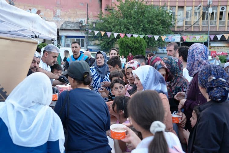 10 bin aşure dayanışmayla paylaşıldı 6
