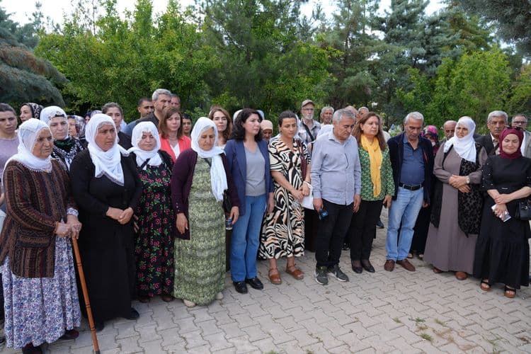 Eşbaşkan Bucak’tan Yeniköy Mezarlığı’na ziyaret 5