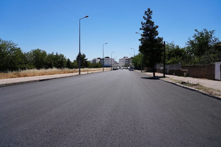  Bağlar’da 10 yıldır hizmet görmeyen yollar yenileniyor 8