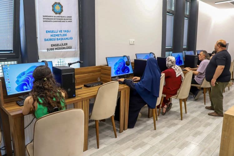 Görme engellilere yönelik temel bilgisayar eğitimi başladı 2